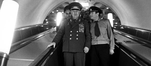 Маршал Баграмян и начальник ереванского метрополитена. 1980-е годы - Sputnik Армения