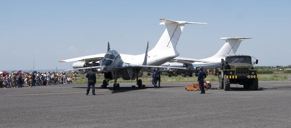 Авиашоу ко дню России в авиабазе Эребуни Авиашоу ко дню России в авиабазе Эребуни - Sputnik Армения