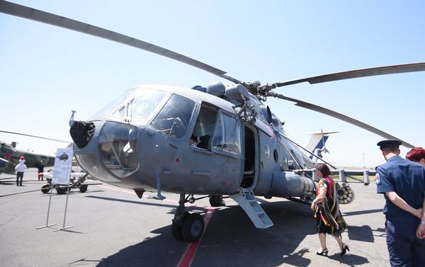 Авиашоу ко дню России в авиабазе Эребуни Авиашоу ко дню России в авиабазе Эребуни - Sputnik Армения