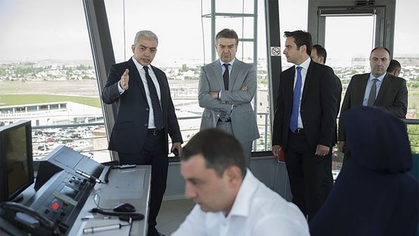 Премьер-министр Армении Карен Карапетян посетил управление гражданской авиации - Sputnik Армения