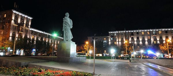 Площадь Гарегина Нжде в новом современном освещении - Sputnik Армения