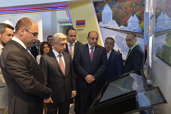 Выставка Астана Экспо-2017: Серж Саргсян посетил армянский павильон - Sputnik Արմենիա