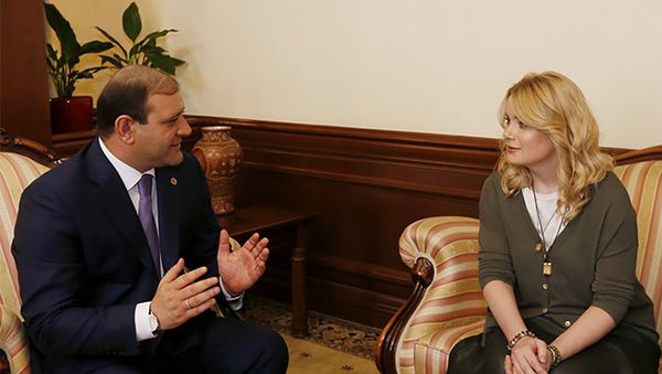 Мэр Еревана Тарон Маргарян встретился с заместителем мэра Москвы Наталией Сергуниной - Sputnik Армения