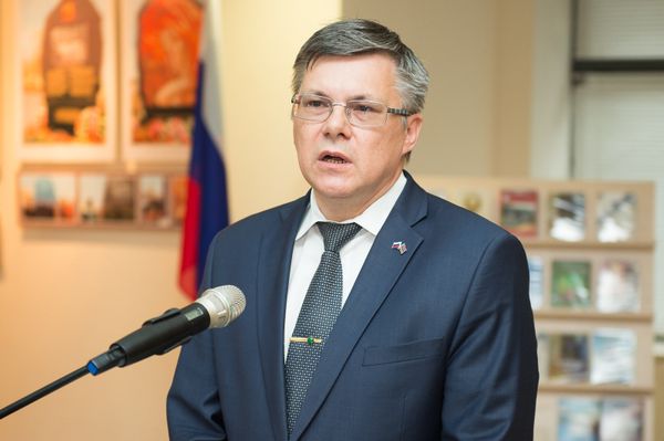 Выставка С Любовью к Армении и России. Советник-посланник посольства России в Армении Андрей Иванов - Sputnik Армения