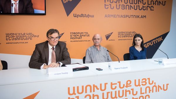 Лукас Гасер, Артур Салибян и Эрика Бадалян - Sputnik Армения