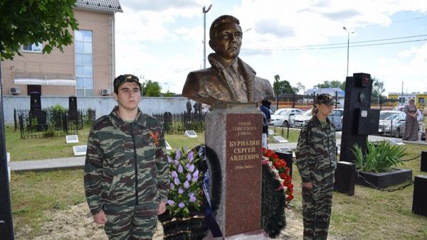 Бюст Сергея  Бурназаряна - Sputnik Армения