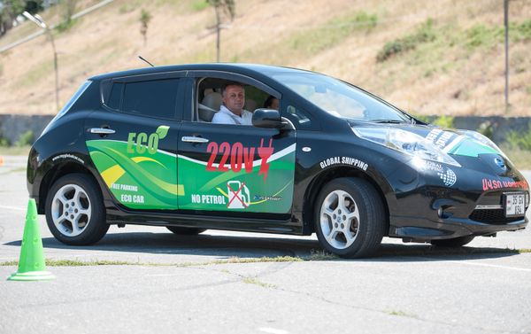 Էլեկտրամոբիլ Nissan - Sputnik Արմենիա