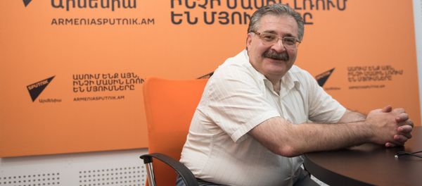Сергей Шакарянц в гостях у радио Sputnik Армения Сергей Шакарянц в гостях у радио Sputnik Армения - Sputnik Արմենիա