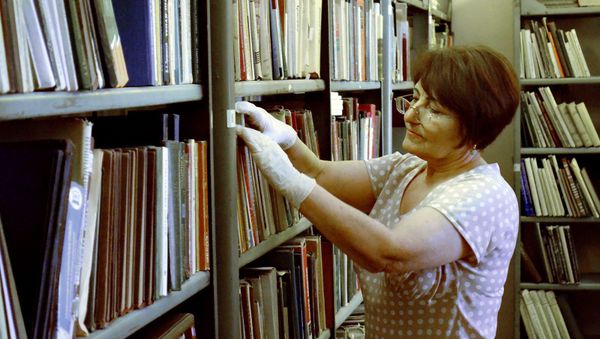 Цахик Амбарцумян. Изданные по старинному образцу в Венеции книги - Sputnik Армения