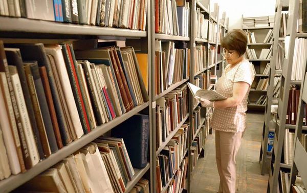 Цахик Амбарцумян. Изданные по старинному образцу в Венеции книги - Sputnik Армения