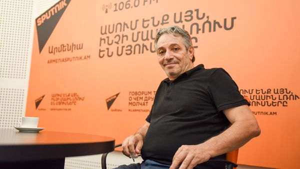 Егише Петросян в гостях у радио Sputnik Армения Егише Петросян в гостях у радио Sputnik Армения - Sputnik Արմենիա