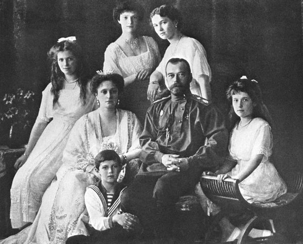 Российский Император Николай II, Императрица Александра Федоровна, Великие княжны Ольга, Татьяна, Мария, Анастасия, цесаревич Алексей. Российский Император Николай II, Императрица Александра Федоровна, Великие княжны Ольга, Татьяна, Мария, Анастасия, цесаревич Алексей. - Sputnik Армения