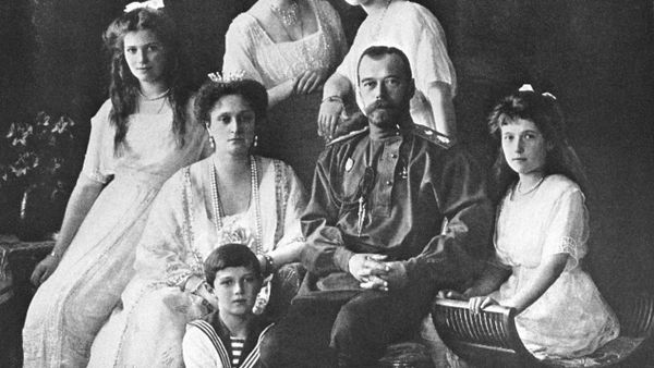 Российский Император Николай II, Императрица Александра Федоровна, Великие княжны Ольга, Татьяна, Мария, Анастасия, цесаревич Алексей. - Sputnik Армения