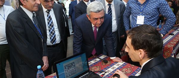 президент Армении Серж Саргсян на выставке Digitec Expo в Ереване - Sputnik Արմենիա