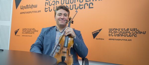 Максим Венгеров в гостях у радио Sputnik Армения Максим Венгеров в гостях у радио Sputnik Армения - Sputnik Армения