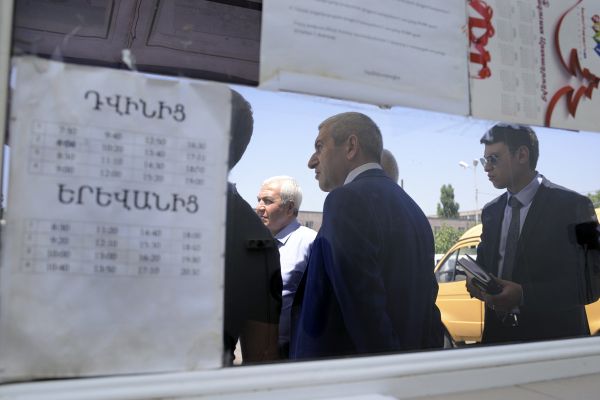 Министр транспорта, связи и ИТ Армении Ваан Мартиросян посетил Автовокзал Еревана - Sputnik Армения