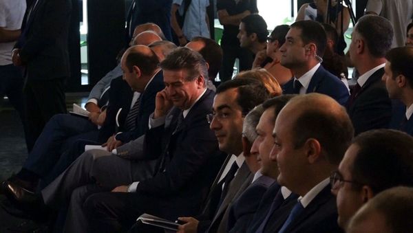 Небольшой инцидент привел в замешательство охрану премьер-министра Армении - Sputnik Армения