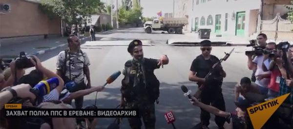 Захват полка ППС в Ереване: видеоархив Захват полка ППС в Ереване: видеоархив - Sputnik Армения