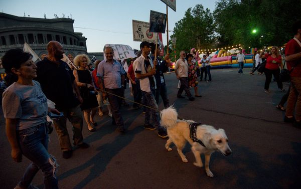Шествие, посвященное годовщине захвата здания полка ППС в Ереване - Sputnik Армения