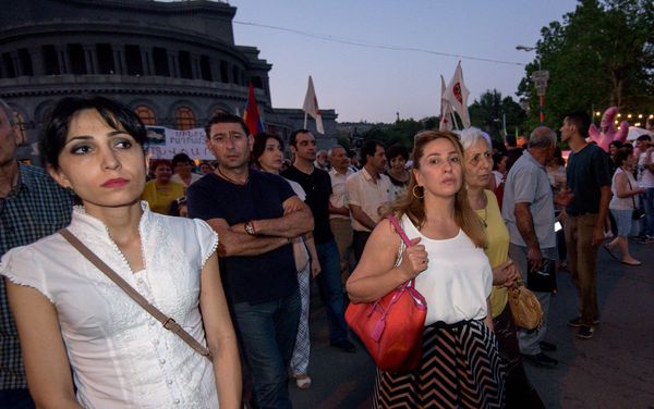 Шествие, посвященное годовщине захвата здания полка ППС в Ереване - Sputnik Армения