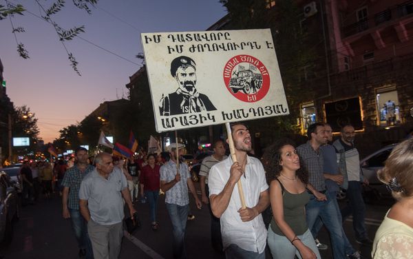 Шествие, посвященное годовщине захвата здания полка ППС в Ереване - Sputnik Армения