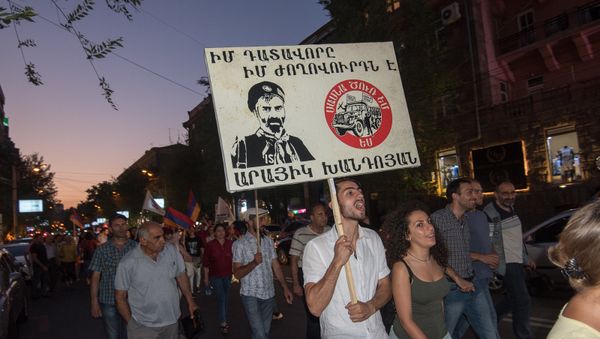Шествие, посвященное годовщине захвата здания полка ППС в Ереване - Sputnik Армения