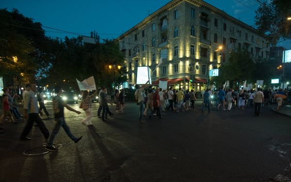 Шествие, посвященное годовщине захвата здания полка ППС в Ереване - Sputnik Армения
