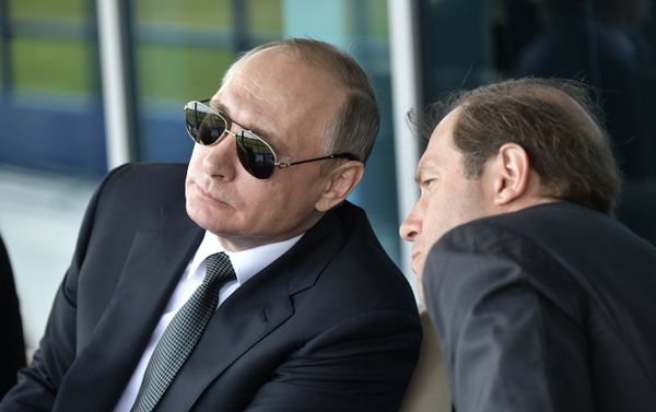 Президент РФ В. Путин посетил Международный авиасалон МАКС-2017 в подмосковном Жуковском Президент РФ В. Путин посетил Международный авиасалон МАКС-2017 в подмосковном Жуковском - Sputnik Армения