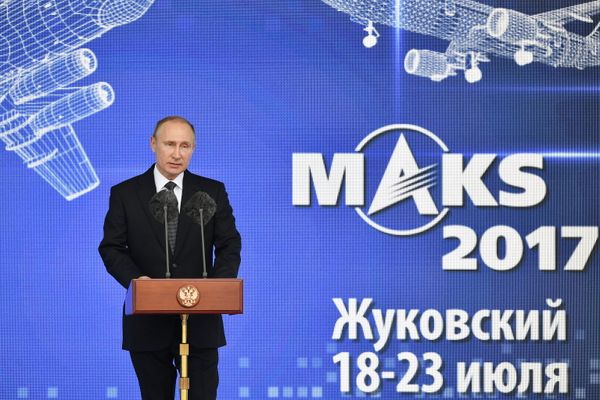 Президент РФ В. Путин посетил Международный авиасалон МАКС-2017 в подмосковном Жуковском Президент РФ В. Путин посетил Международный авиасалон МАКС-2017 в подмосковном Жуковском - Sputnik Армения