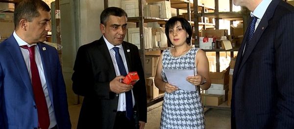 Прибывшие из Еревана врачи оказали медицинские услуги в медицинских учреждениях Степанакерта Прибывшие из Еревана врачи оказали медицинские услуги в медицинских учреждениях Степанакерта - Sputnik Արմենիա