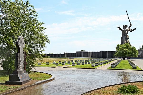 Хачкар на Мамаевом кургане (Волгоград) в память воинов-армян, погибших при обороне Сталинграда Хачкар на Мамаевом кургане (Волгоград) в память воинов-армян, погибших при обороне Сталинграда - Sputnik Армения