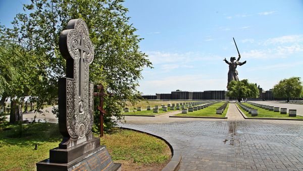 Хачкар на Мамаевом кургане (Волгоград) в память воинов-армян, погибших при обороне Сталинграда Хачкар на Мамаевом кургане (Волгоград) в память воинов-армян, погибших при обороне Сталинграда - Sputnik Армения
