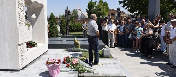 Скульптурная композиция, посвященная Офелии Амбарцумян - Sputnik Армения
