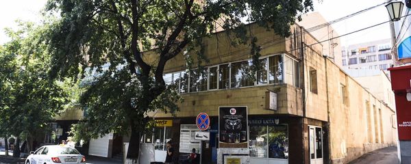 Здание русского драмтеатра имени Станиславского в Ереване - Sputnik Армения