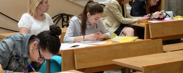 Абитуриенты, поступающие в Московский Государственный Университет имени М.В. Ломоносова Абитуриенты, поступающие в Московский Государственный Университет имени М.В. Ломоносова - Sputnik Армения