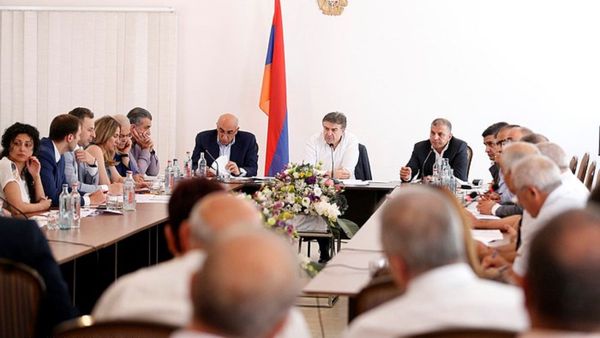 Визит Карена Карапетяна в Арарат - Sputnik Արմենիա