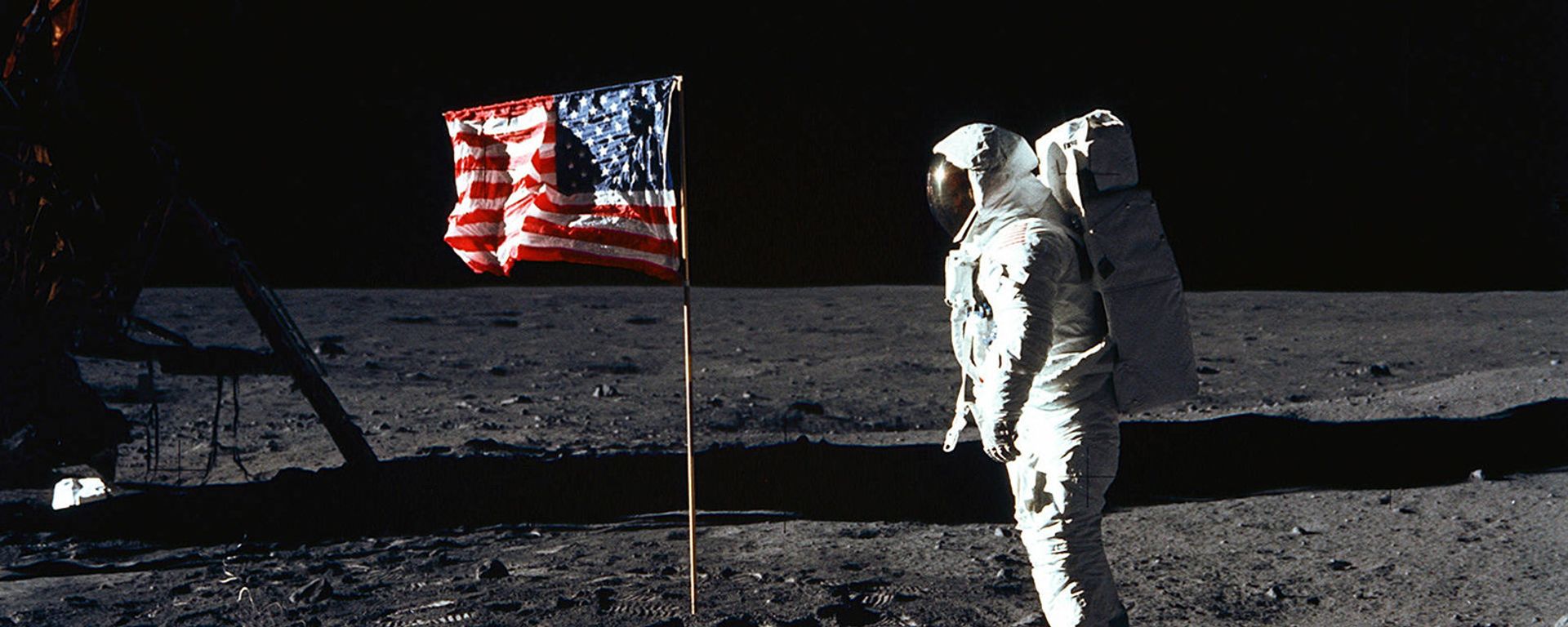 Американские астронавты на луне - Sputnik Армения, 1920, 05.08.2017