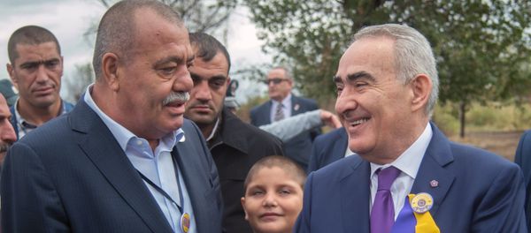Генерал Манвел Григорян и бывший спикер парламента Армении Галуст Саакян. Генерал Манвел Григорян и бывший спикер парламента Армении Галуст Саакян. - Sputnik Армения