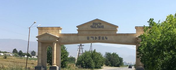 Вход в город Спитак Вход в город Спитак - Sputnik Армения