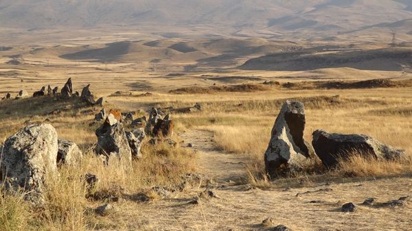 Раскопки в Караундже ведутся с нарушениями: археологов обвиняют в уничтожении комплекса - Sputnik Армения