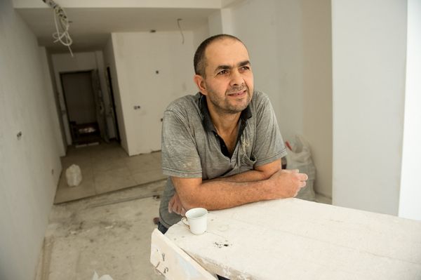 Артак Манучарян Около 8 лет работает строителем.  - Когда был маленьким, ни к чему особо не стремился.  Очень любит свою работу и ничем другим в будущем заниматься не хочет. Именно в этом деле он чувствует себя свободным. - Sputnik Армения
