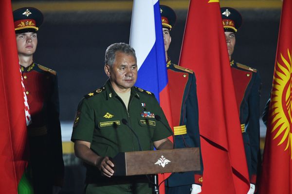 Министр обороны РФ Сергей Шойгу на церемонии закрытия Армейских международных Игр-2017 на подмосковном полигоне Алабино - Sputnik Армения