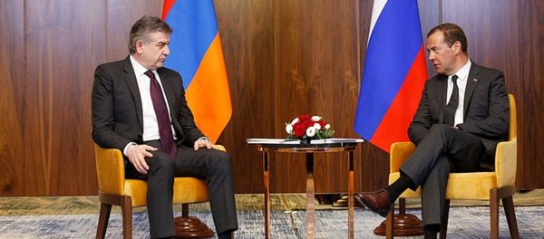 Карен Карапетян и Дмитрий Медведев обсудили вопросы повестки дня армяно-российского сотрудничества Карен Карапетян и Дмитрий Медведев обсудили вопросы повестки дня армяно-российского сотрудничества - Sputnik Армения