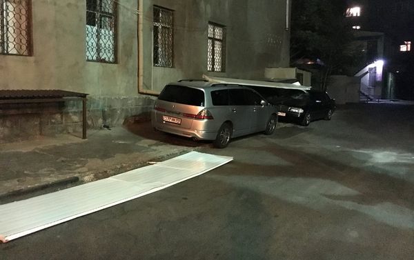 Последствия сильного ветра в центре Еревана - Sputnik Армения