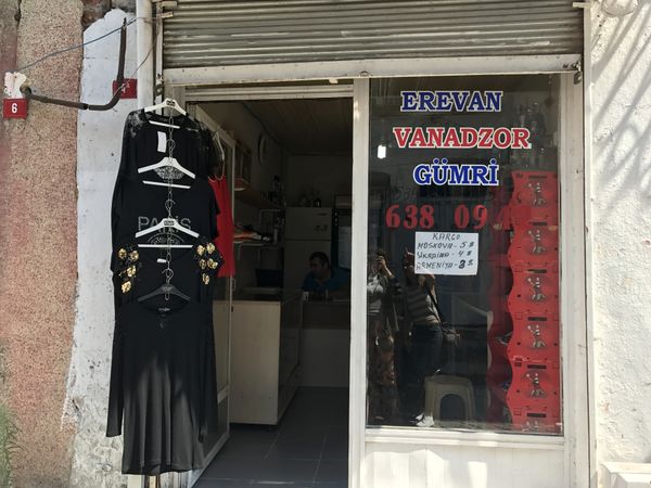 Магазин Самвела и Вардана из Гюмри в Стамбуле Магазин Самвела и Вардана из Гюмри в Стамбуле - Sputnik Армения