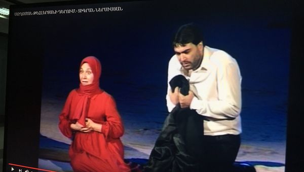 Тигран Нерсисян в роли Согомона Тейлеряна в пьесе Перча Зейтунцяна - Sputnik Արմենիա