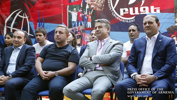 Левон Мкртчян, Карен Авагян, Карен Карапетян и Тарон Маргарян в лагере Базе - Sputnik Արմենիա