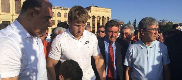 Артура Алексаняна с почестями встретили в Гюмри Артура Алексаняна с почестями встретили в Гюмри - Sputnik Армения