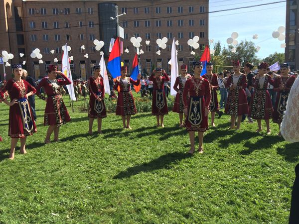 Празднование Дня города у мэрии Еревана - Sputnik Արմենիա