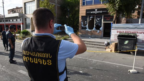 Полиция обезвредила мужчину, который более часа удерживал заложницу в бильярдной - Sputnik Армения